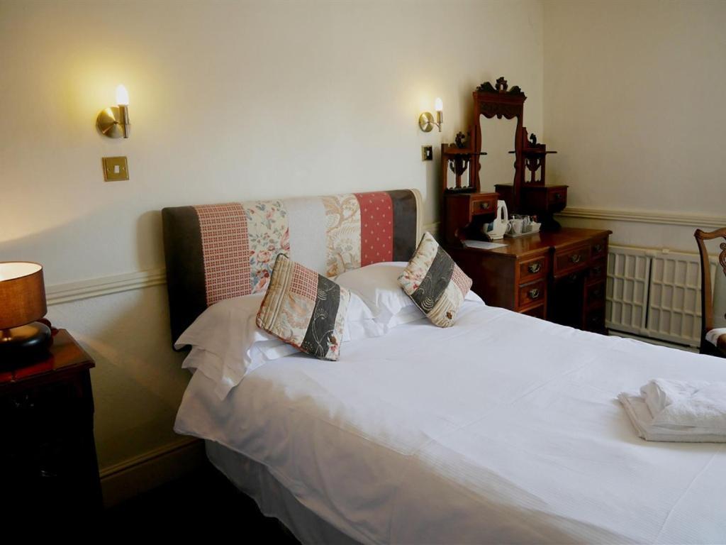 The White Hart Hotel Whitchurch Kültér fotó