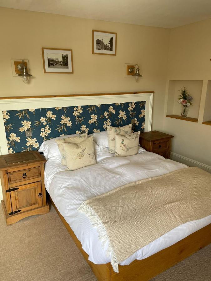 The White Hart Hotel Whitchurch Kültér fotó